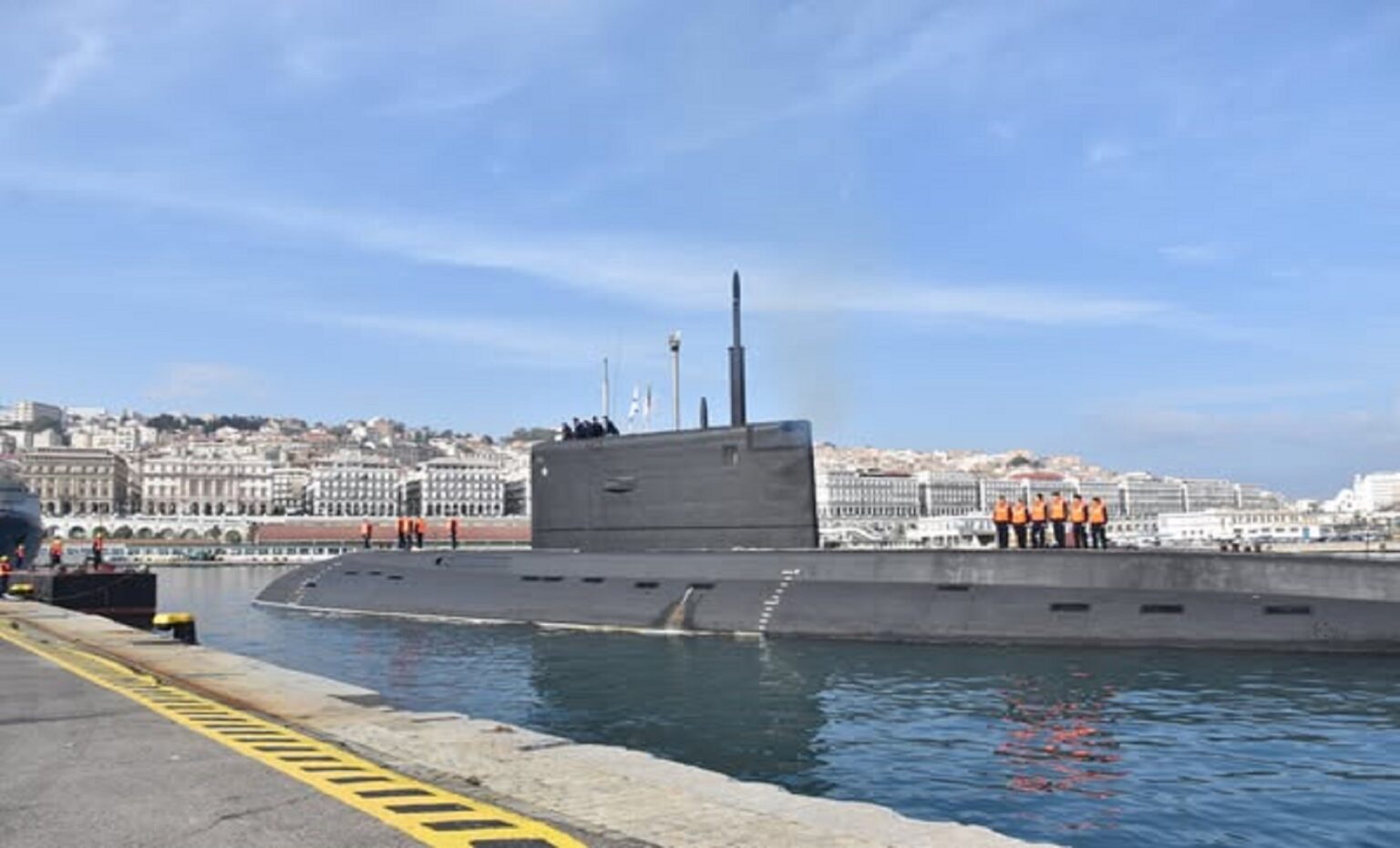 Des navires de la flotte militaire russe en escale au port d'Alger (vidéo)