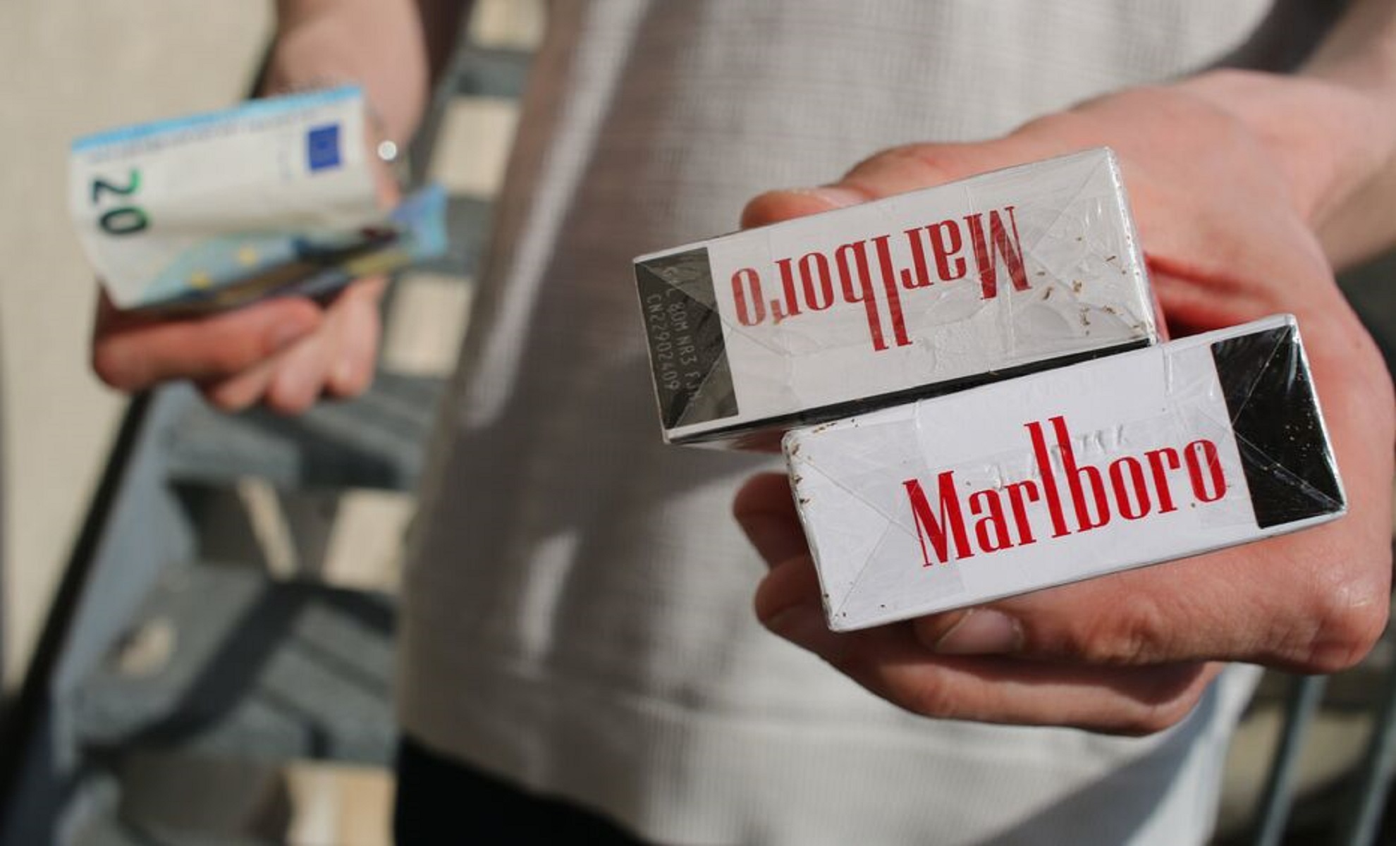 Harragas - Algériens - Cigarettes à la sauvette - France
