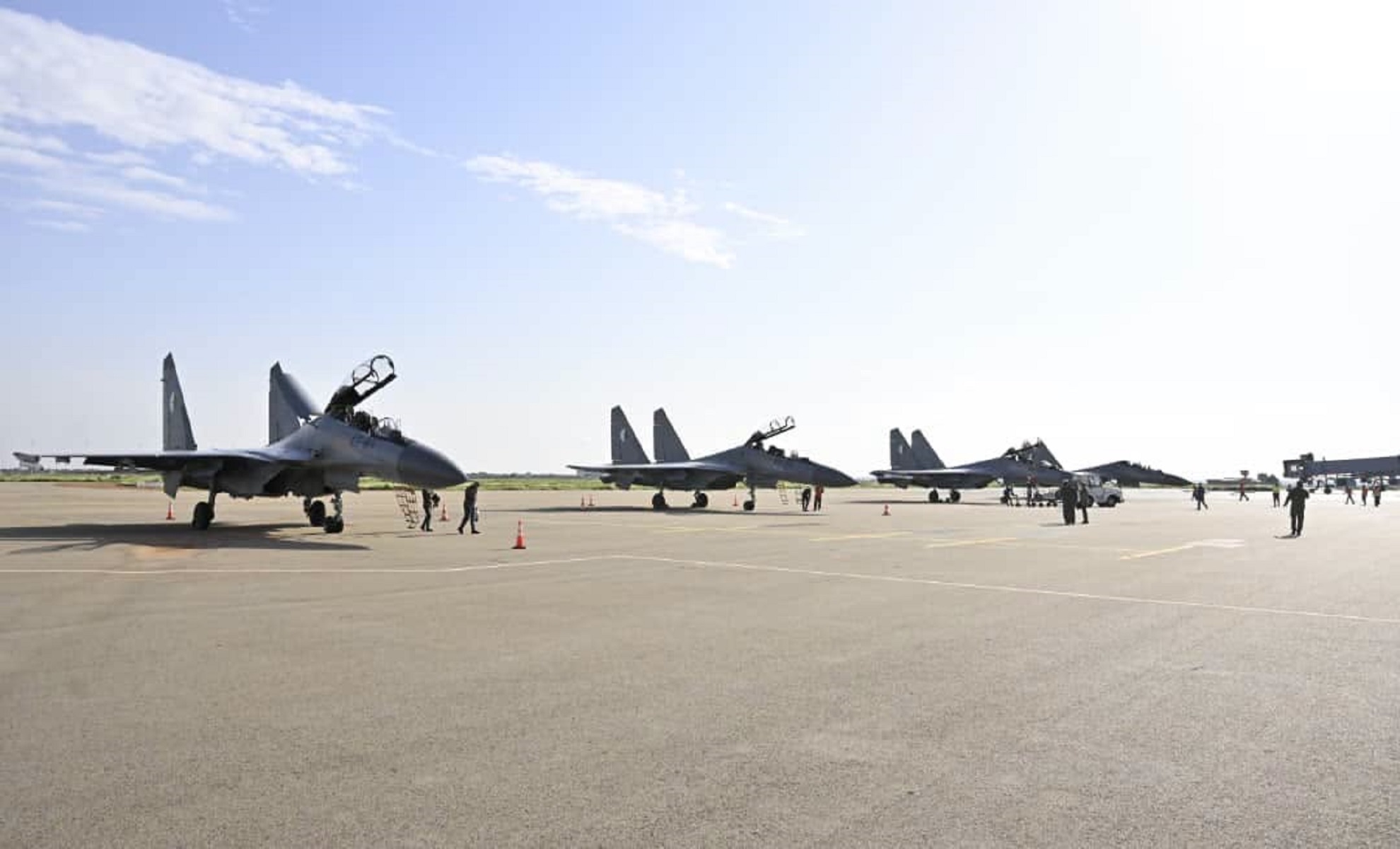 Quatre avions de chasse algériens atterrissent à Niamey en soutien à l’armée nigérienne
