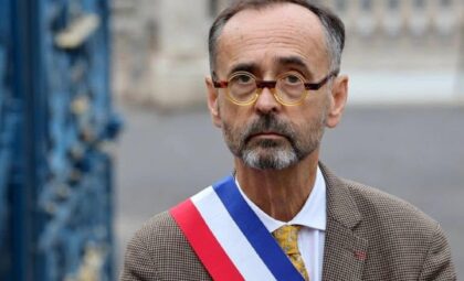 Mariage refusé à un Algérien sous OQTF : Robert Ménard appelle Macron à témoigner