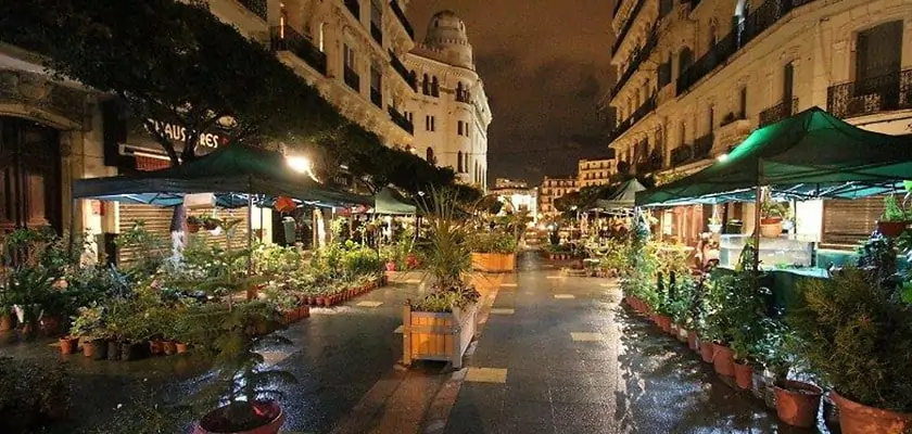 Ville d'Alger, de nuit. Confinement nocturne