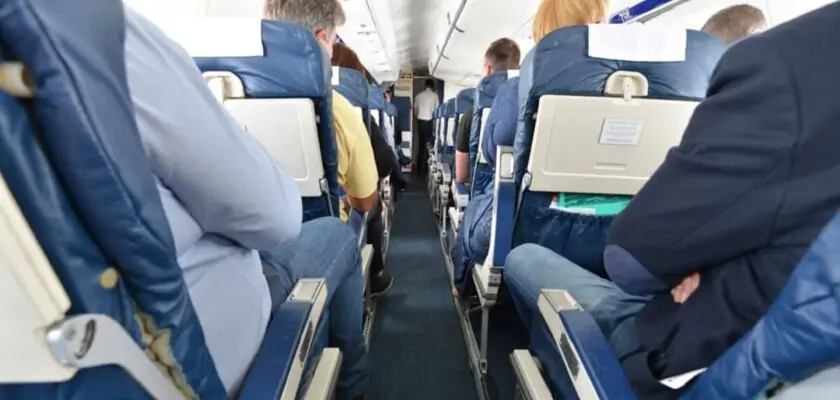 Voyageurs dans un avion